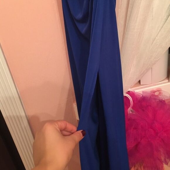 ālastādealāCacheĀ oneāshoulderālongādress - Picture 3 of 5